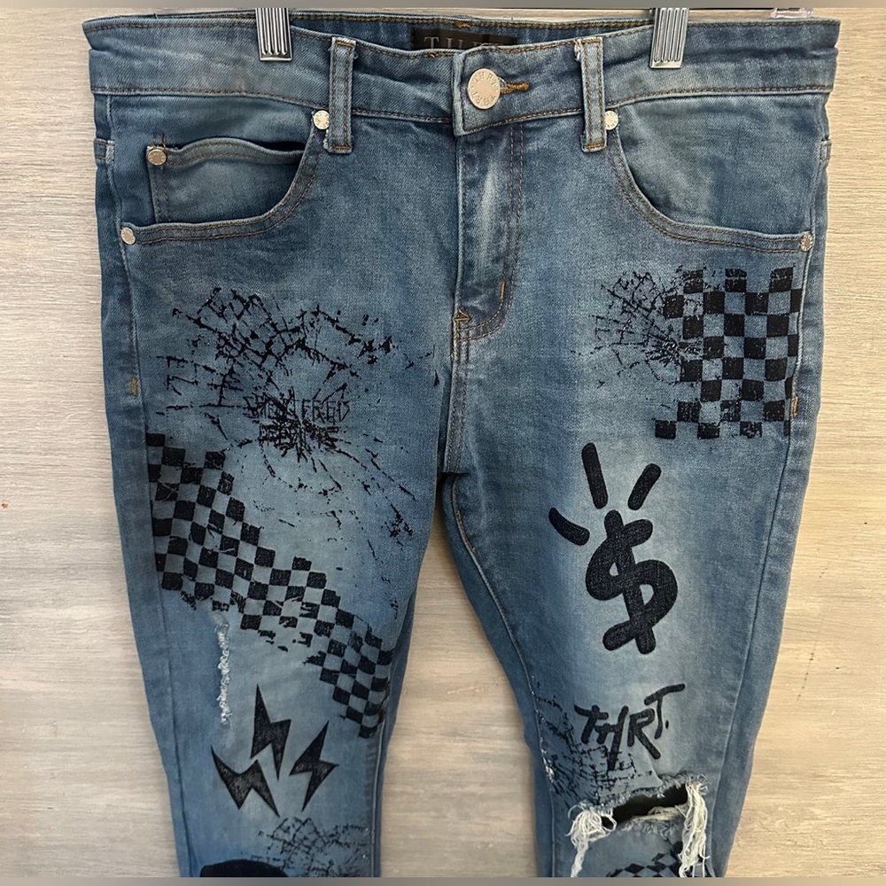 THRT‎ Jeans Graphic Design Ripped Knee Good Condition - Picture 2 of 12